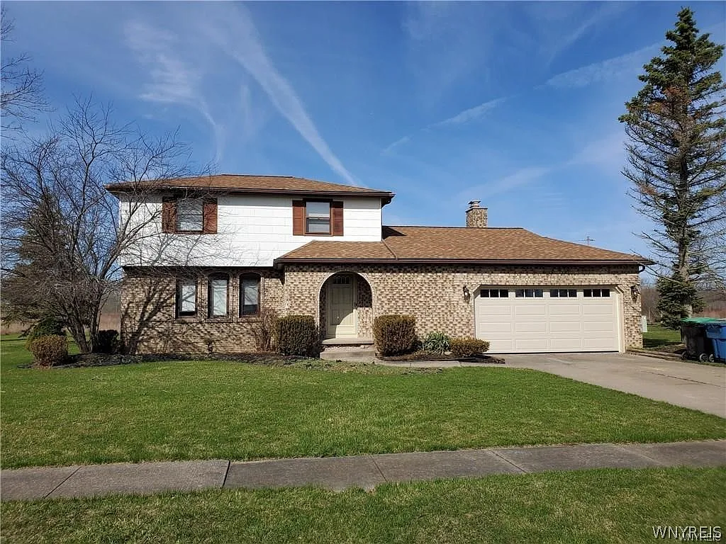 3 bed, 1.5 bath, 1821 sqft, $2,700 — Photo 1