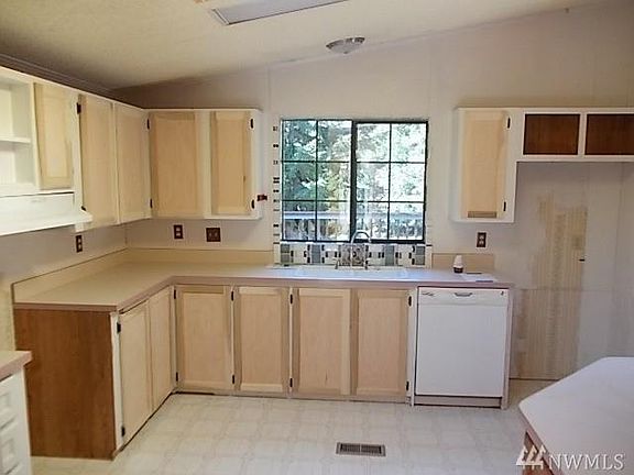 5th image of 51 SE Lupine Pl