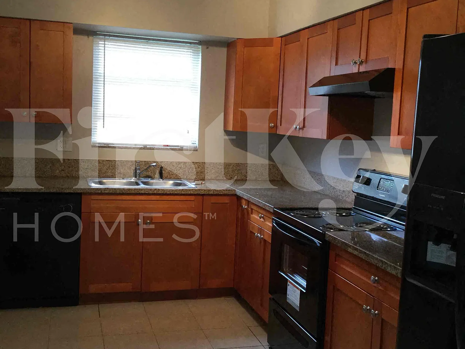 3 bed, 2.0 bath, 1342 sqft, $3,200 — Photo 4