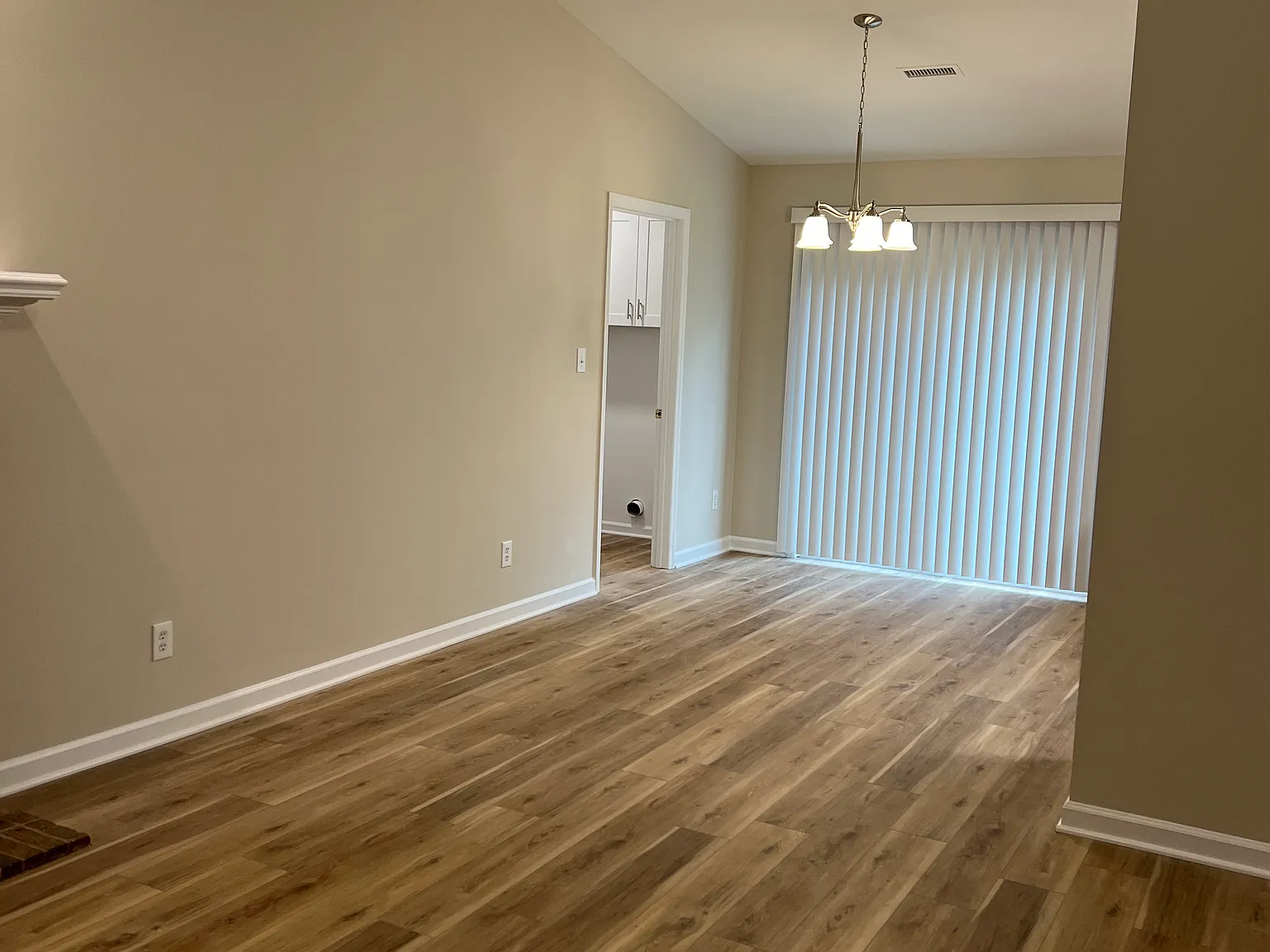 3 bed, 1336 sqft, $2,200 — Photo 3