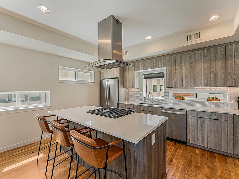 3402 W 18th Ave — Photo 4