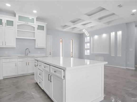 5th image of 607 N 9th St