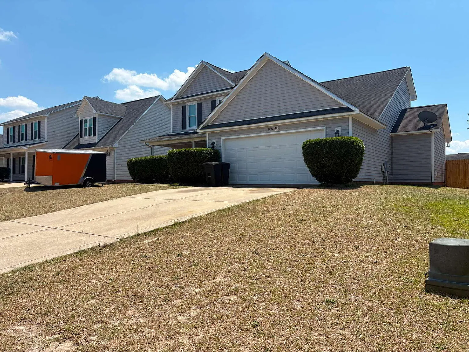 4 bed, 3.0 bath, 1950 sqft, $2,000 — Photo 2