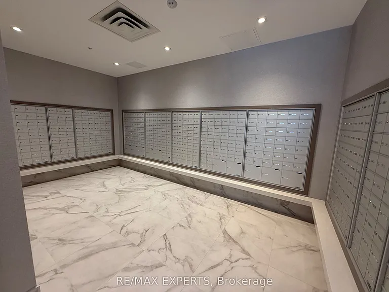 75 James St S #623 — Photo 5