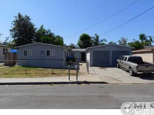 339-41 Townsite Dr, Vista, CA 92084