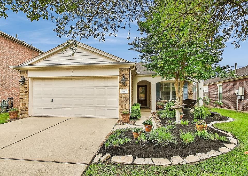 19922 Cypresswood Creek - Beautiful home inside & out! Updated landscaping & fresh mulch give this home great curb appeal. Sprinklers front & back.