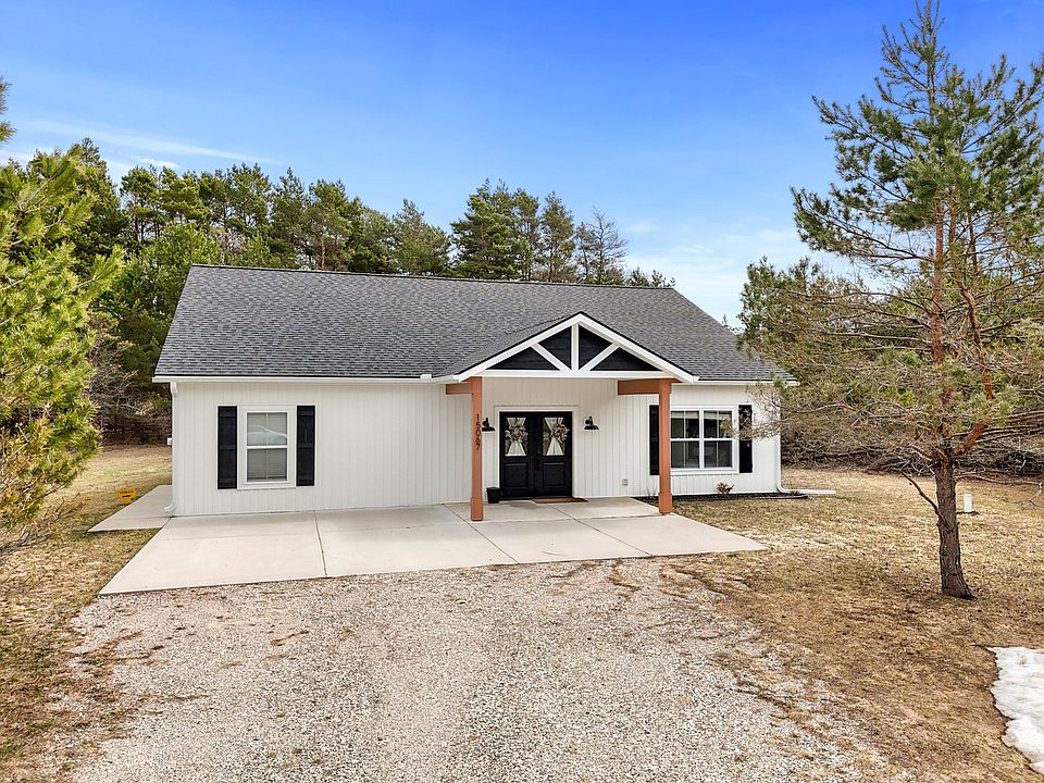 1st image of 15067 Winding Creek Dr