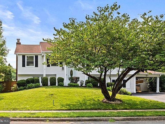 5th image of 12840 Point Pleasant Dr