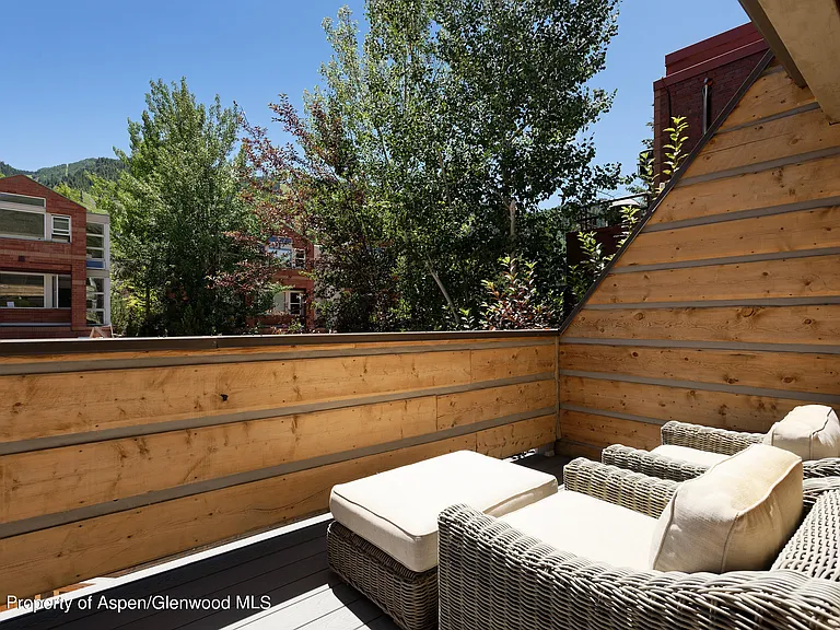 715 E Hopkins Ave — Photo 20