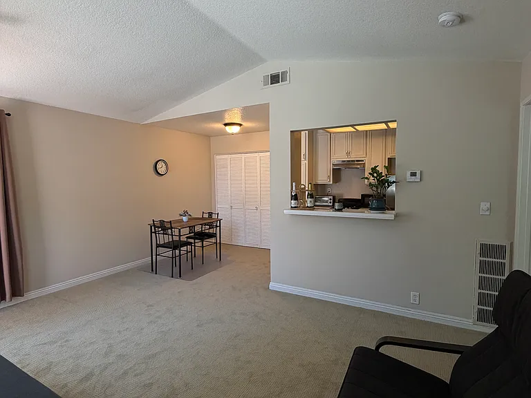 76 Gavilan — Photo 8