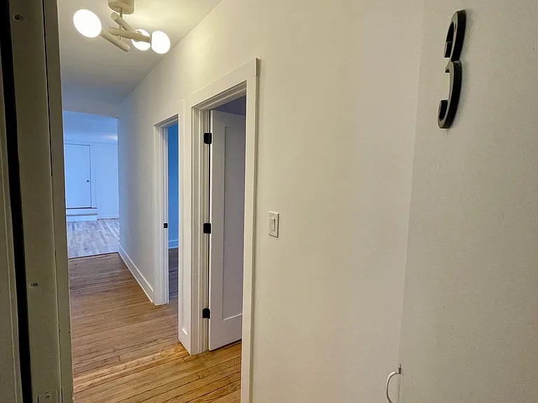 725-727 Warren St #3 — Photo 2