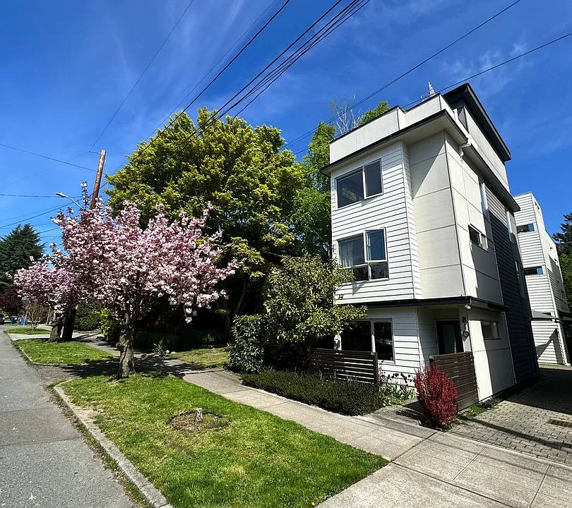 810 24th Ave S