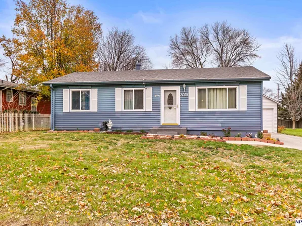 8059 Gold St, Omaha, NE 68124