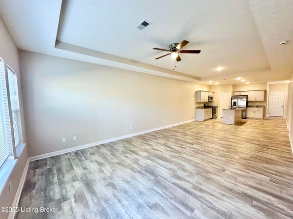 317 Breckinridge Cir, Vine Grove, KY 40175