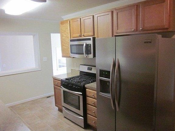 5th image of 4121 Eby Dr
