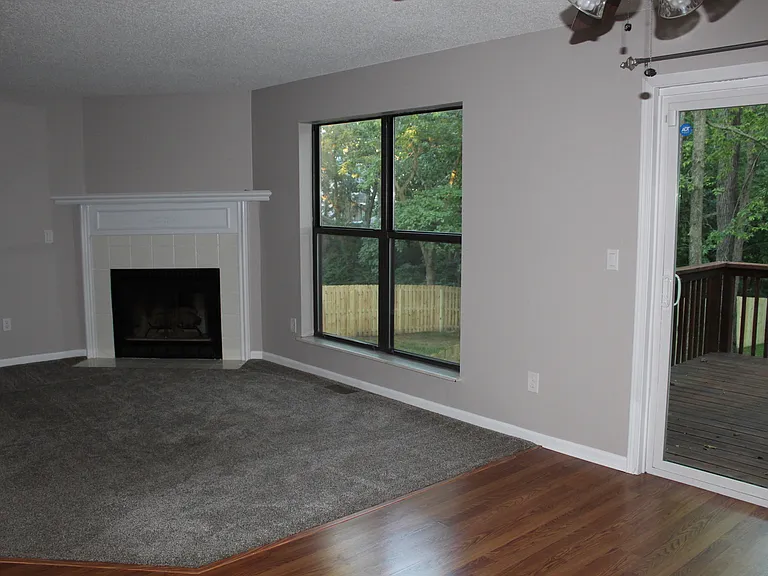 8009 NW 79th Pl — Photo 2