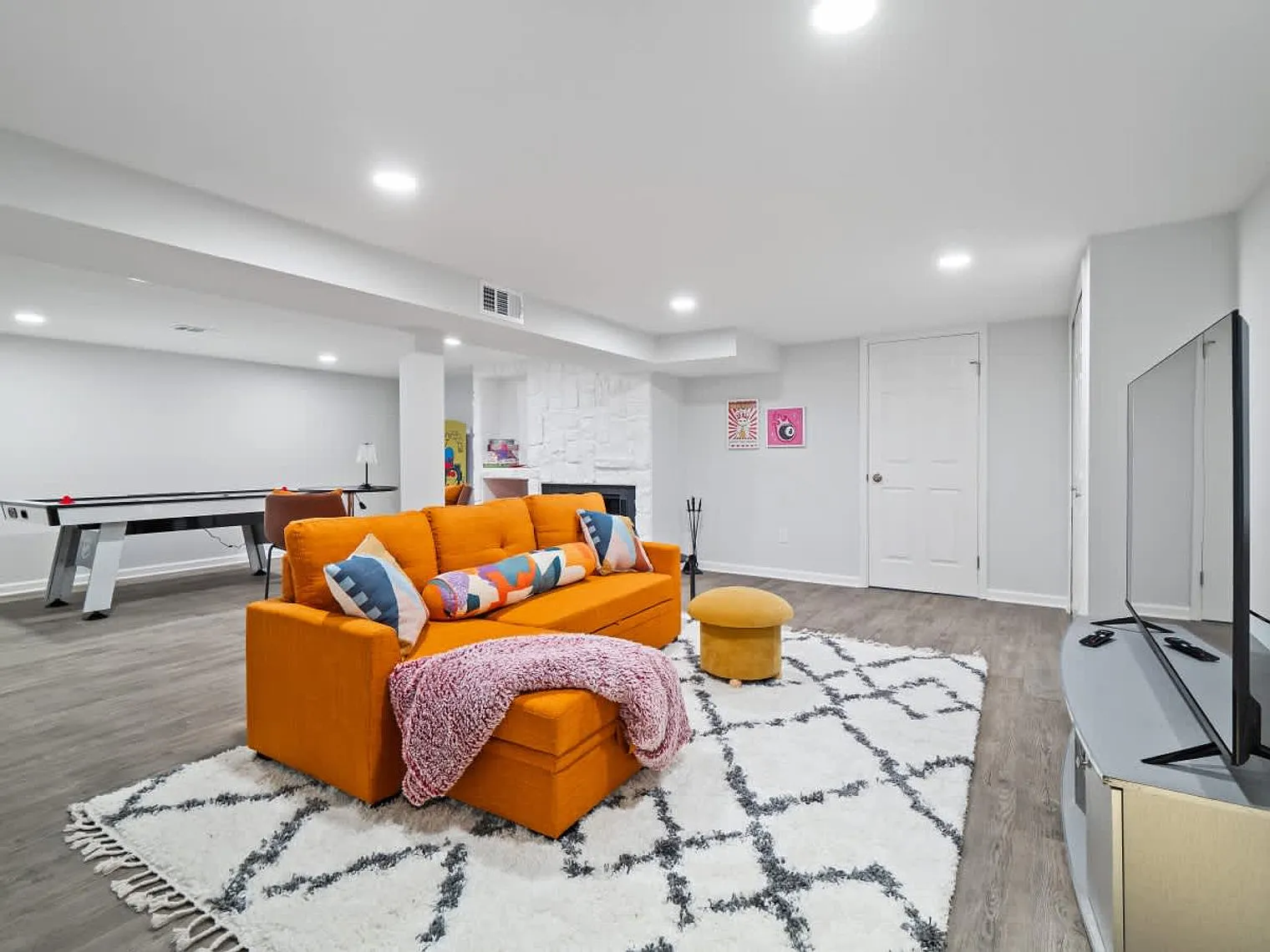 3 bed, 2.0 bath, 1991 sqft, $5,244 — Photo 3