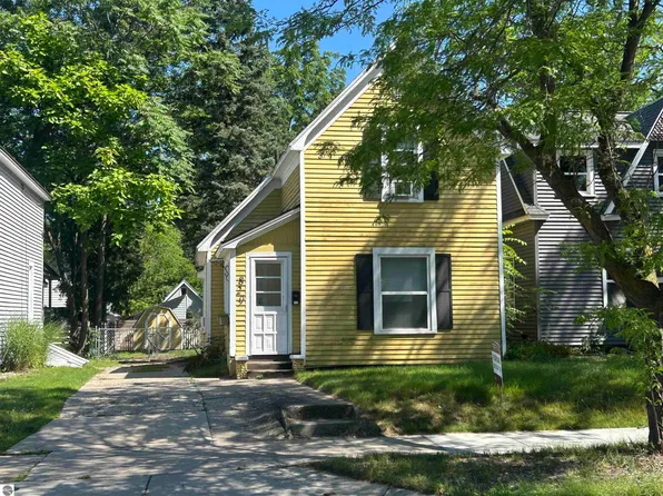 829 E 8th St, Traverse City, MI 49686