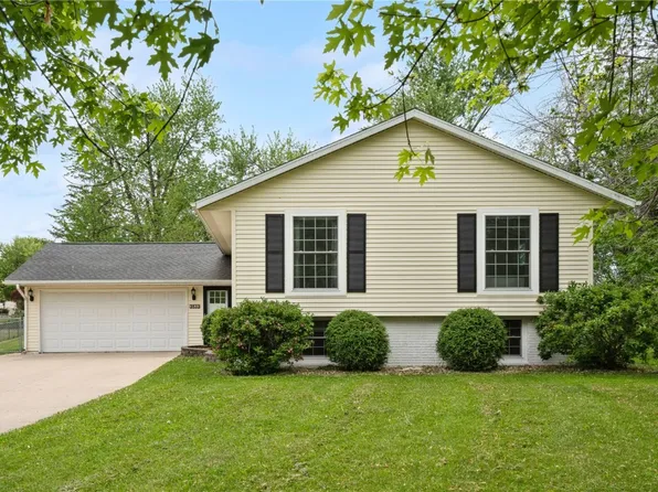 3533 35th Street Ct, Marion, IA 52302