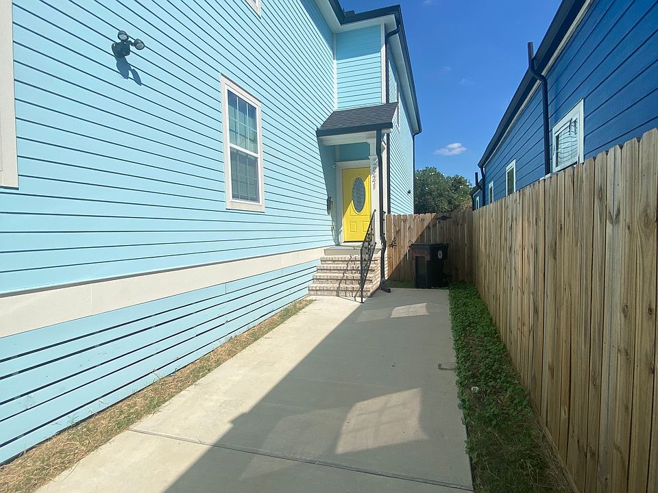 1st image of 2821 1st St