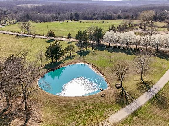 4th image of 105 Rohrer Rd