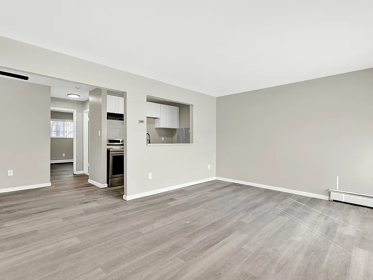 Pierre Manor Apartments — Photo 16