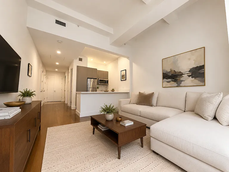 321 W 37th St #5K — Photo 4