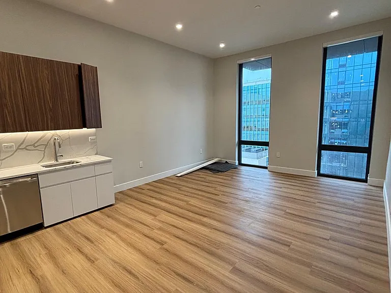 303 Washington St #6D — Photo 4