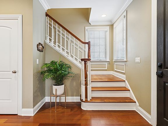 4th image of 3534 Thornwood Ave