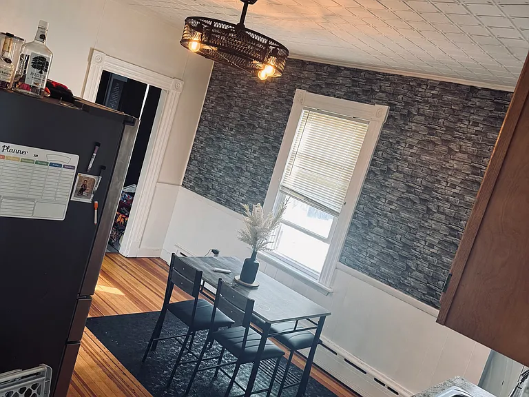 25 Avon Ave — Photo 1