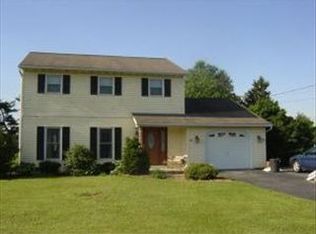 60 Pinewood Ave, Lititz, PA 17543