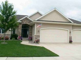 312 N Ridge Dr, Waunakee, WI 53597