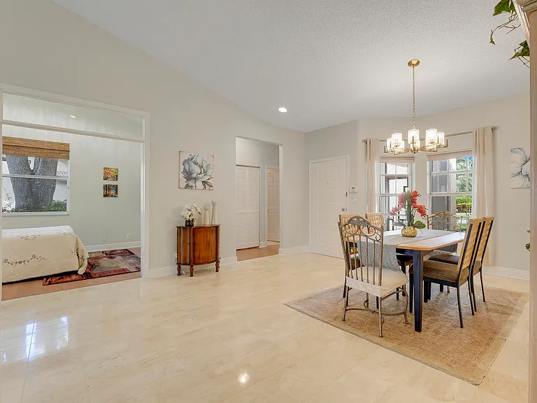 7136 Ashford Ln — Photo 13