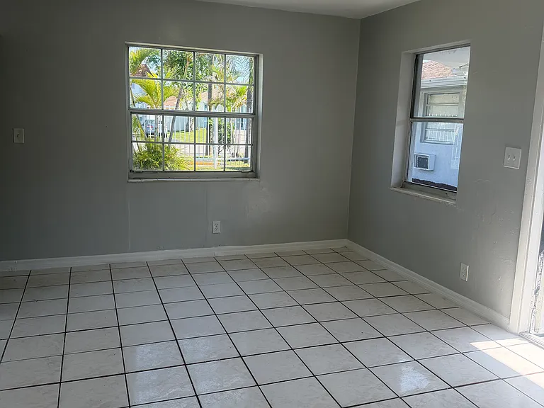 750 SW 8th St #6 — Photo 12