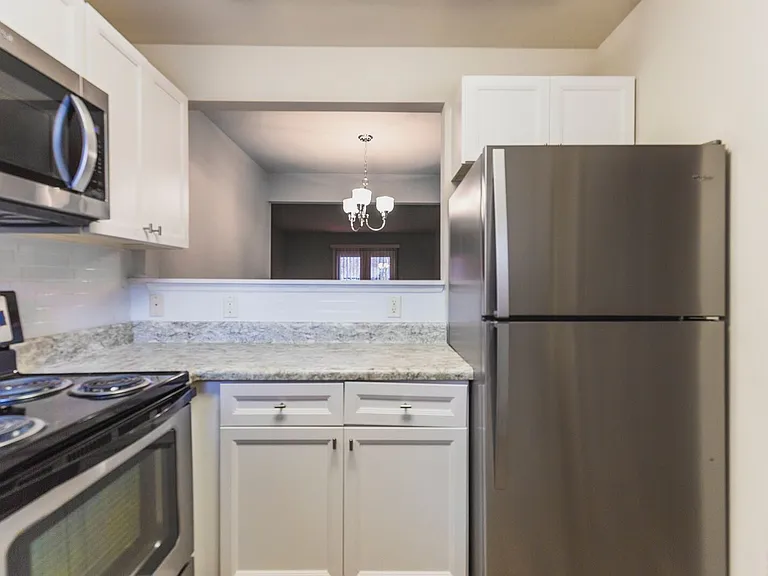Harbor Village Apartments — Photo 15