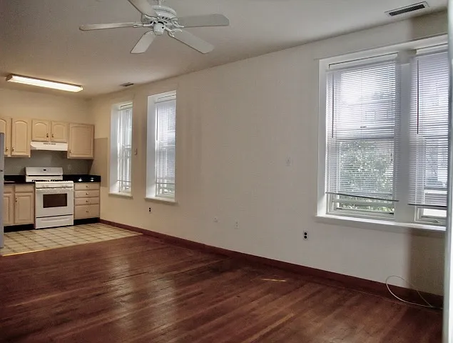 2 bed, 900 sqft, $1,900 — Photo 4