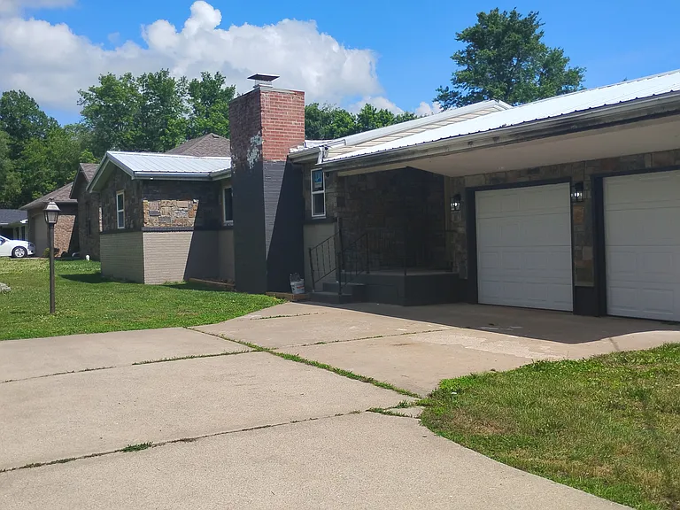 3006 E Gasconade St — Photo 1