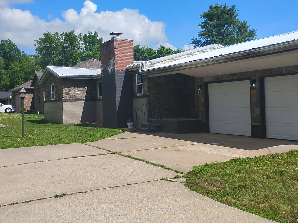 3006 E Gasconade St