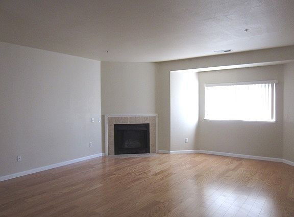 3rd image of 3845 Blackford Ave Unit 204