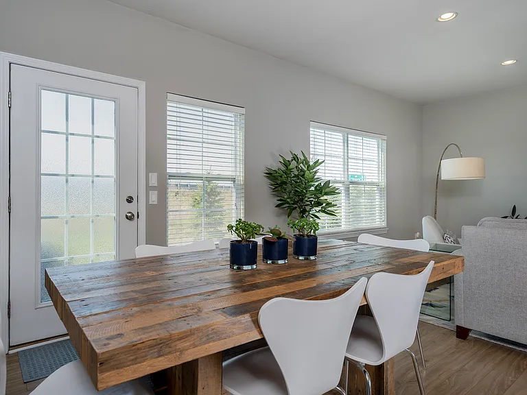 704 Bridgeview Dr — Photo 8