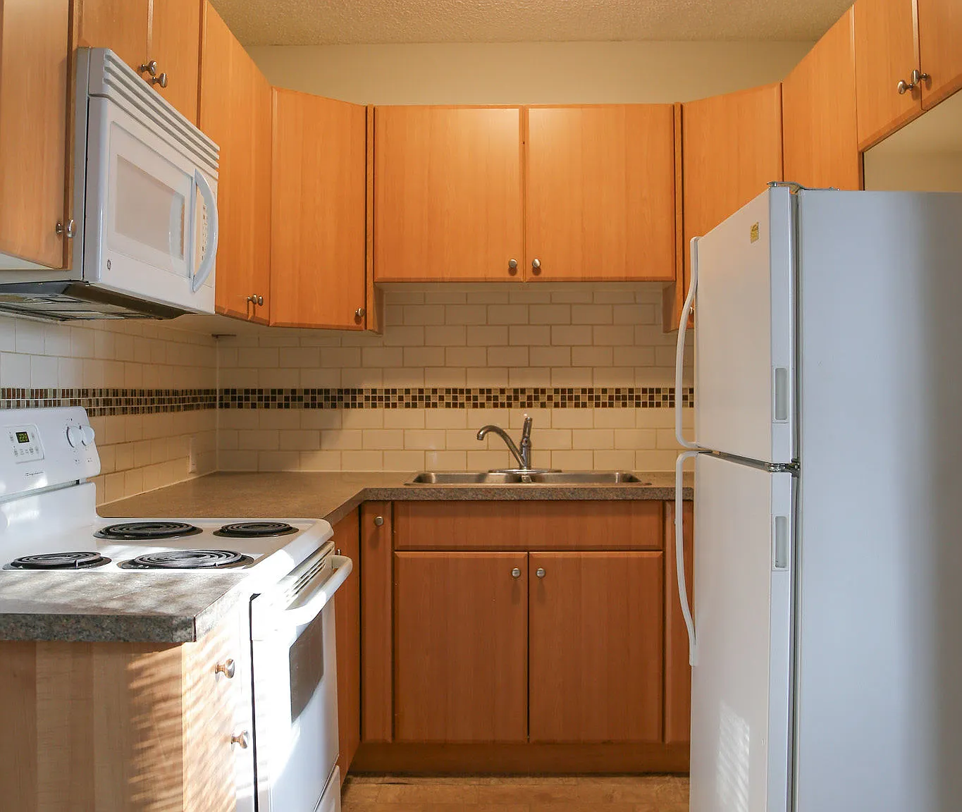 2 bed, 2012 sqft, $1,550 — Photo 3