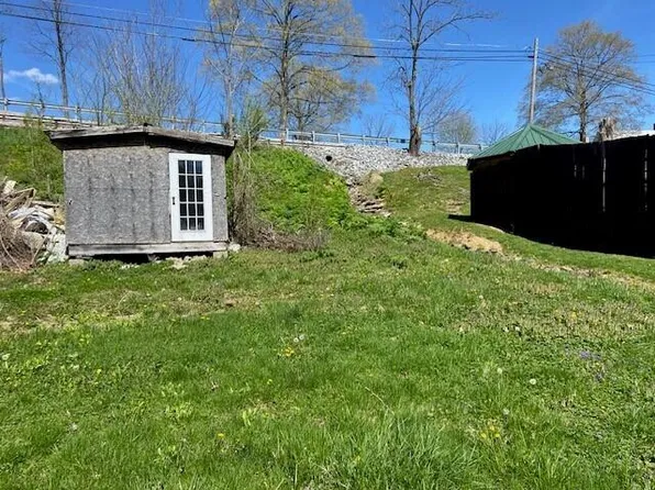 6014 Old Northfork Rd, Maysville, KY 41056