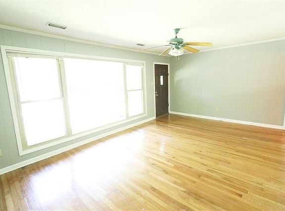 2nd image of 1914 Davenport St