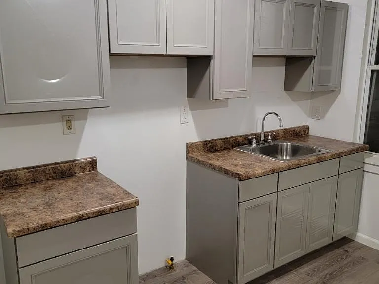 228 Wick St — Photo 2