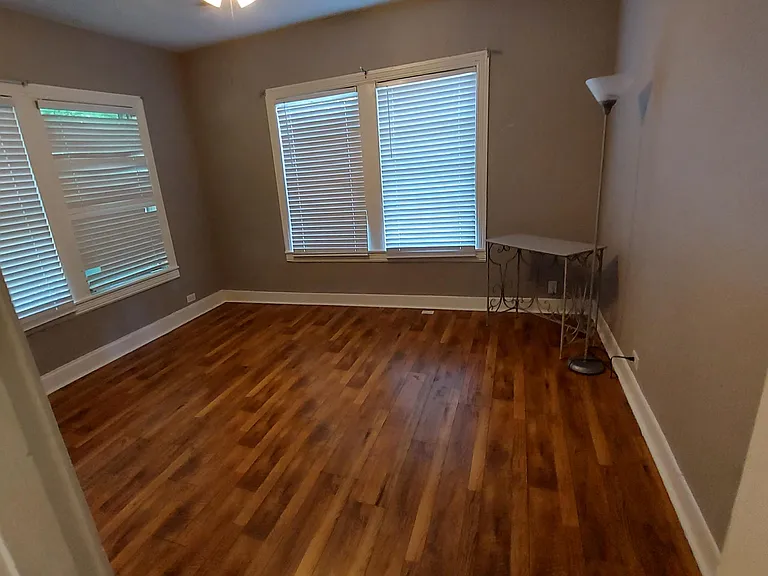 1704 E Chaffin St — Photo 2