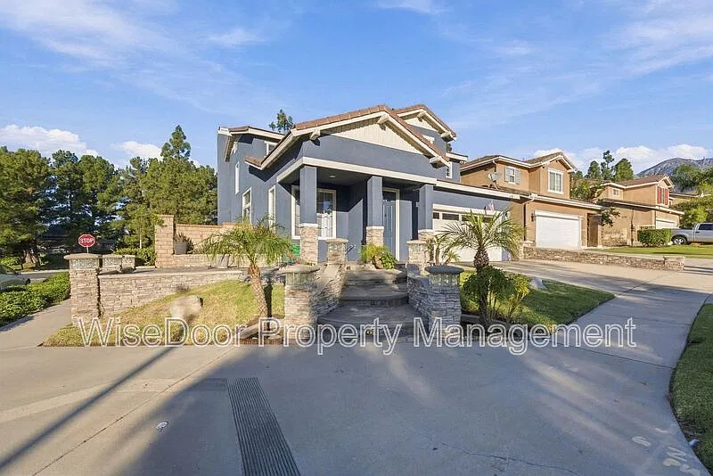 4 bed, 2.5 bath, 2300 sqft, $4,999 — Photo 4