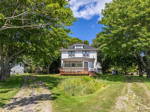 3rd image of 31 Breakwater St
