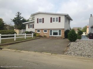 82 Archer Ave S, Bayville, NJ 08721