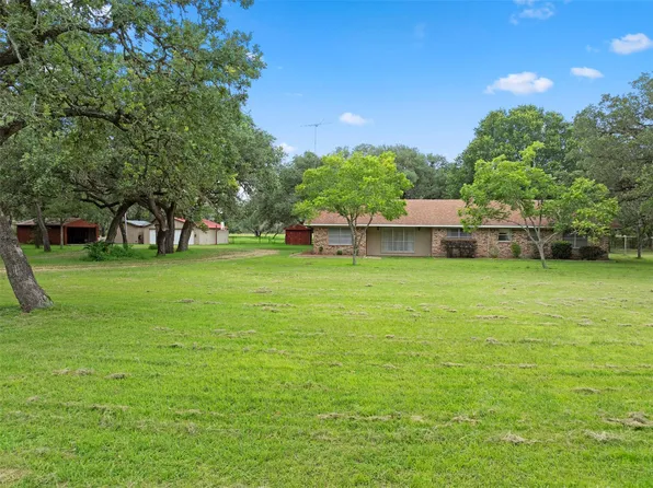 1205 Struss Ln, Columbus, TX 78934