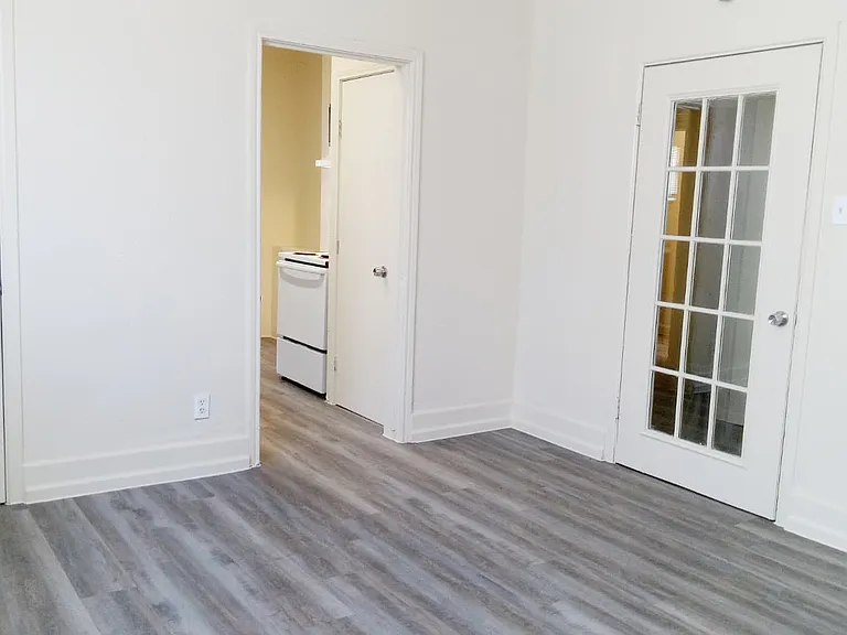204 S Hackberry St #B — Photo 3